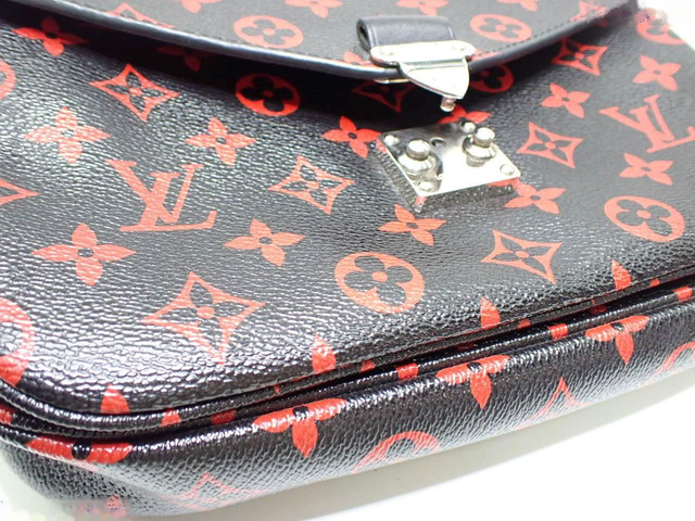 Louis Vuitton Monogram infrarouge Pochette Metis